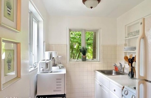 Historic Seaport House | Ann Street Gardens in Key West