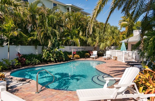 Holmes Beach House | Anna Cabana Bungalow 3 Cute And Cozy Efficiency With Pool