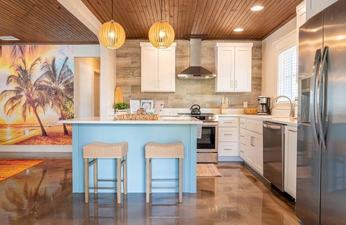 Anna Maria House | Anna Maria Aloha – Beach Block Cottage, Steps to Gulf, Outdoor Living, Pet OK