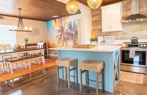 Anna Maria House | Anna Maria Aloha – Beach Block Cottage, Steps to Gulf, Outdoor Living, Pet OK