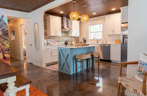 Anna Maria House | Anna Maria Aloha – Beach Block Cottage, Steps to Gulf, Outdoor Living, Pet OK