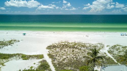 Holmes Beach House | Anna Maria Beach Place, Unit 6