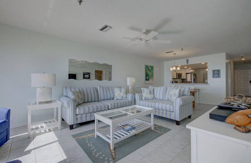Bradenton Beach Condo | Anna Maria Island Beach Sands 101-Private Beach Access-Heated Pool-Free Wi-Fi
