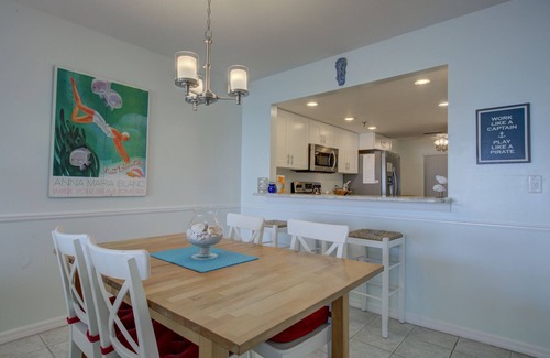 Bradenton Beach Condo | Anna Maria Island Beach Sands 101-Private Beach Access-Heated Pool-Free Wi-Fi