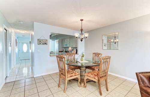 Bradenton Beach Condo | Anna Maria Island Beach View 208-Private Beach Access-Free WiFi-Heated Pool