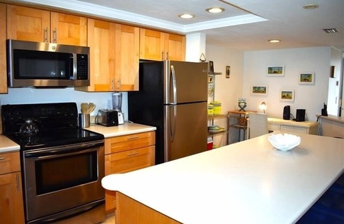 Bradenton Beach Condo | Anna Maria Island Club -18 - Direct beach front, pool, hot tub and miles of.