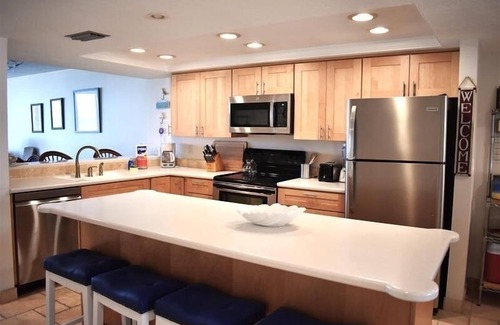 Bradenton Beach Condo | Anna Maria Island Club -18 - Direct beach front, pool, hot tub and miles of.