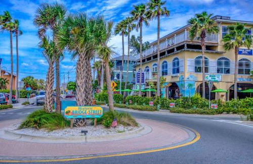 Bradenton Beach Apartment | Anna Maria Island Beach Palms 6B