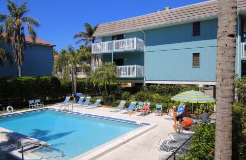 Bradenton Beach Apartment | Anna Maria Island Beach Palms 6B