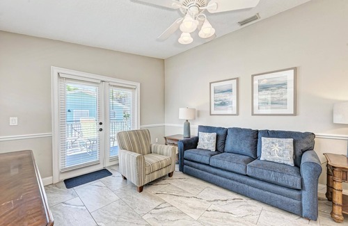 Holmes Beach Condo | Anna Maria Island Beach Paradise 5-Heated Pool-Free Wi-Fi-Linen Service