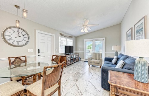 Holmes Beach Condo | Anna Maria Island Beach Paradise 5-Heated Pool-Free Wi-Fi-Linen Service
