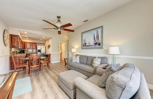 Holmes Beach Condo | Anna Maria Island Beach Paradise 6-Heated Pool, Free Wi-Fi-Linen Service