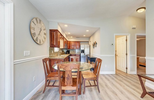 Holmes Beach Condo | Anna Maria Island Beach Paradise 6-Heated Pool, Free Wi-Fi-Linen Service