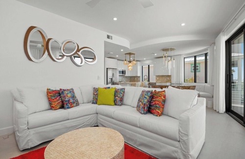 Ilexhurst House | Anna Maria Wave: Stunning Beachfront Home with Pool & Poker Room