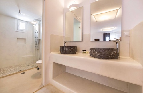Nea Cryssi Akti Hotel | Anna Platanou Suites