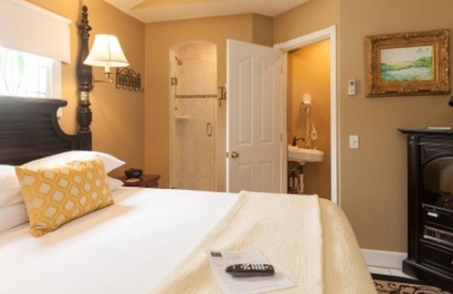 St. Augustine Historic District Bed & Breakfast | Anna's Hideaway - Romantic B&B Room With Private Balcony
