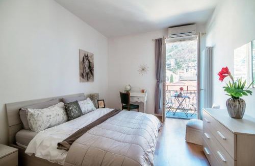 Como Apartment | [ANNA's HOME] super cozy flat, with a/c, high speed wifi, near the lake and public transport