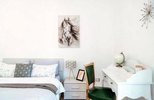 Como Apartment | [ANNA's HOME] super cozy flat, with a/c, high speed wifi, near the lake and public transport