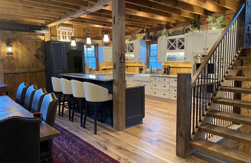 Dubuque House | Annabel Lee Barn ~ A Getaway of Warmth & Charm!