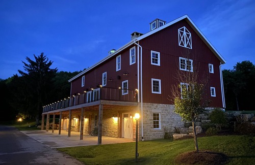 Dubuque House | Annabel Lee Barn ~ A Getaway of Warmth & Charm!