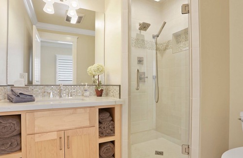 Lodi House | Annadan Suites is the beautifully located vineyard getaway of your dreams.