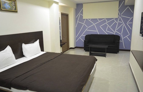 Mayiladuthurai Hotel | Annai Residency