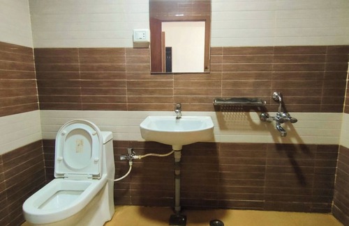 Mayiladuthurai Hotel | Annai Residency