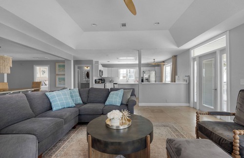 Villa Segunda House | Anne’s Island Girl 🌊 Gulf View Home w/Private Pool | Tiki Bar | Pet Friendly