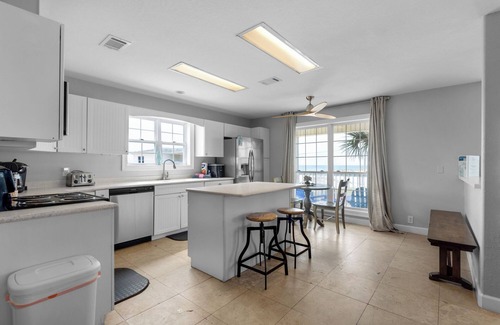Villa Segunda House | Anne’s Island Girl 🌊 Gulf View Home w/Private Pool | Tiki Bar | Pet Friendly