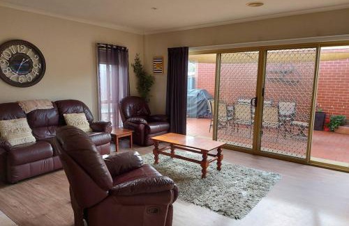 Echuca House | Annesley Central Charm