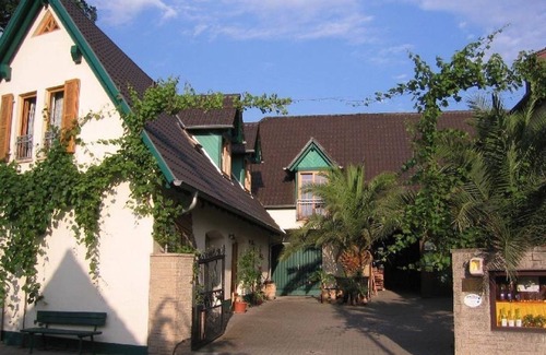Erpolzheim Apartment | Annette - An der Bach - Winery/Fewo's, Fam. cabbage