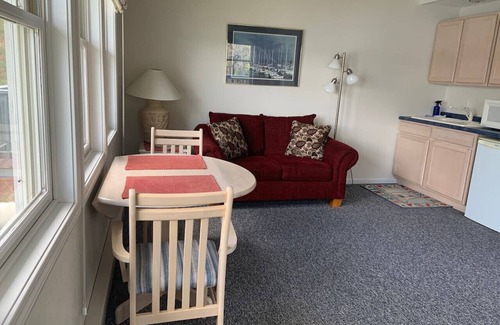 Red Cliff Apartment | Annex No. 1 DePerrys | On Lake Superior Shoreline