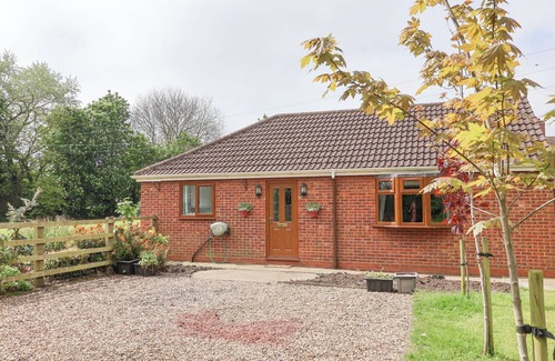 Winestead Cottage | ANNEXE, pet friendly, character holiday cottage in Burton Pidsea