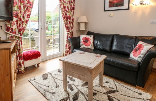Hethel Cottage | ANNEXE, pet friendly, with a garden in Norwich