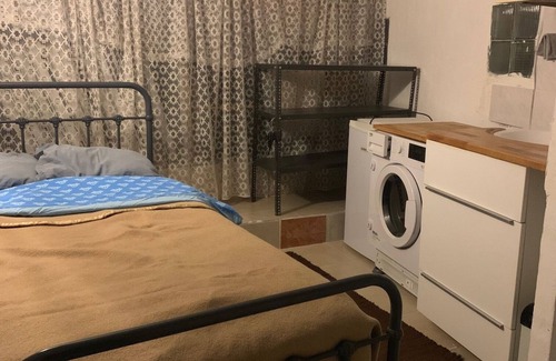 Roquebrune-Cap-Martin Bed & Breakfast | Annexe-room in a private house (private bathroom)