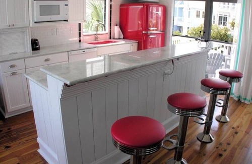 Saint Simons Island Cottage | Annie Laurie Cottage! w/Elevator and heated pool