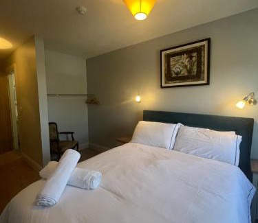 Skibbereen Bed & Breakfast | Annie May's Bar, B&B