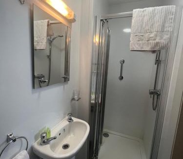 Skibbereen Bed & Breakfast | Annie May's Bar, B&B