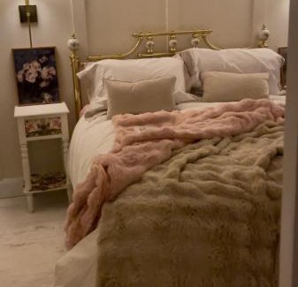 Lisnagunogue House | AnnieRose Cottage- Luxury 3bedroom Cottage with Hot Tub