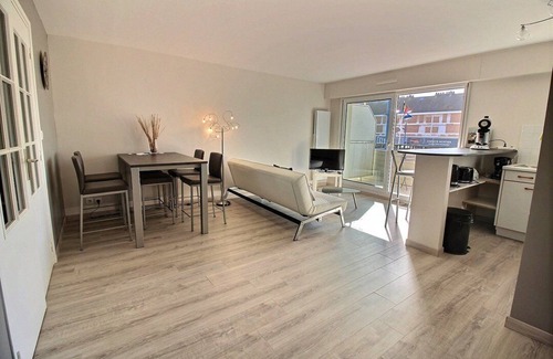 Hardelot-Plage Apartment | Annonce Professionnelle. Appartement 2 Chambres Avec Balcon Petite vue Mer, à 50m de la Plage,.