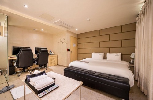 Suwon Hotel | Ansan Chocolate