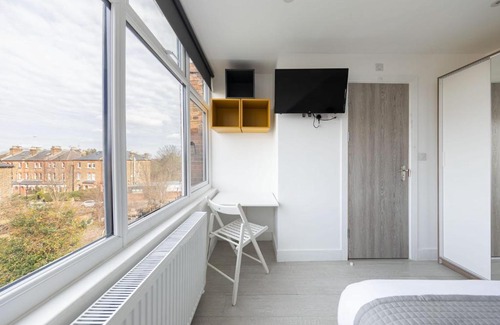 St. George's Apartment | Anson Hotel Modern And Spacious Loft Suite