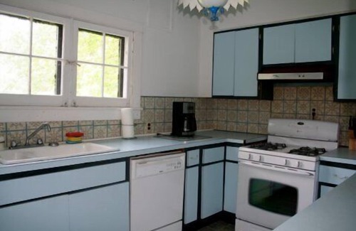 Fort Erie House | Antebellum Home up North - Enjoy this beautiful home!