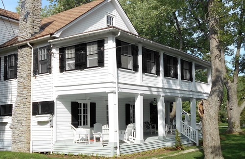 Fort Erie House | Antebellum Home up North - Enjoy this beautiful home!