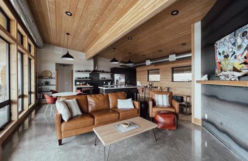 Livingston House | Antelope Run - The Bunk House