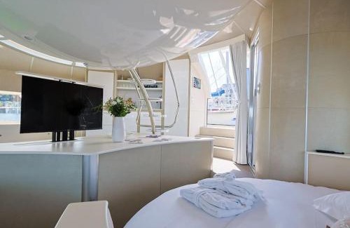 Le Ru Boat Rental | ANTHENEA Suite Hôtelière Flottante