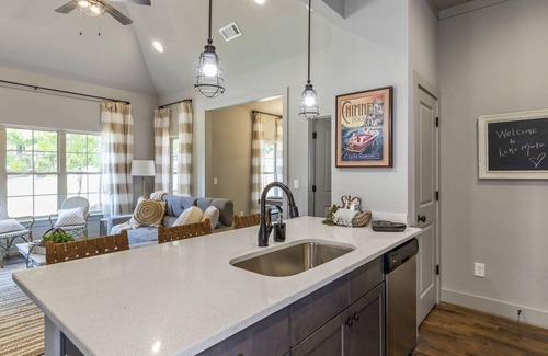Tallassee House | Anthony's Lake Haven, 3Br/2Ba Kowaliga Cabin with Lake and Pool Access