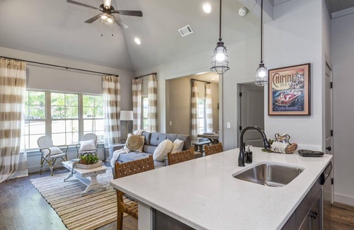 Tallassee House | Anthony's Lake Haven, 3Br/2Ba Kowaliga Cabin with Lake and Pool Access