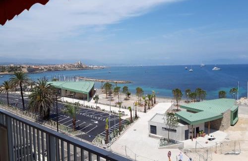 Cap-d'Antibes Apartment | Antibes: A nest perched on the sea!