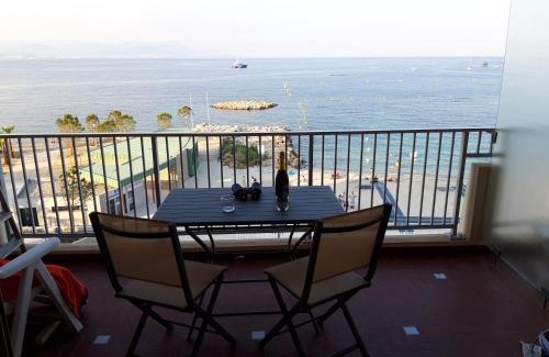 Cap-d'Antibes Apartment | Antibes: A nest perched on the sea!